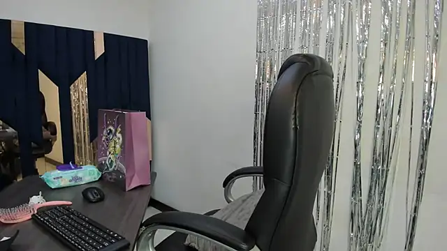 Aisha_hotts777 webcam