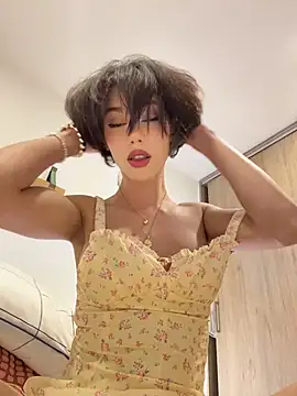 Nola - Trans webcam sex chat