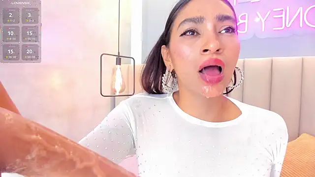 Leamonroe__ webcam