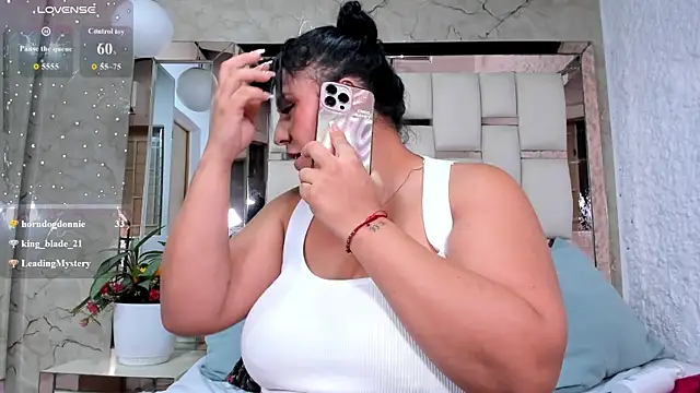 katleya_lewiis webcam