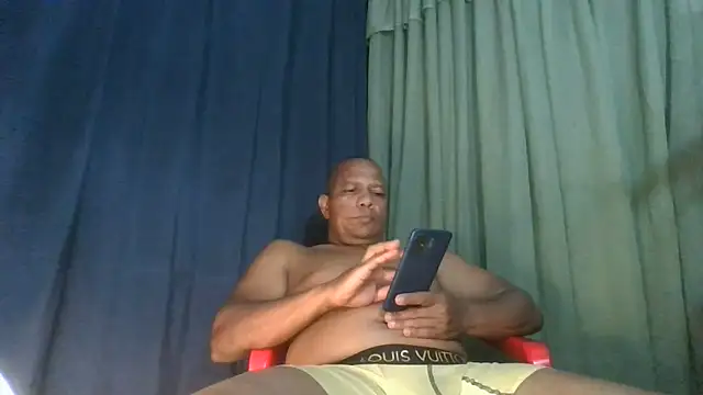 bigblackcock75 webcam