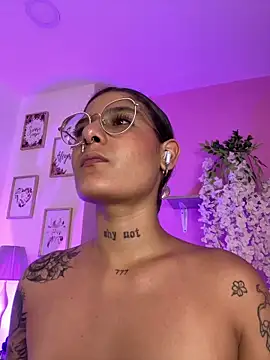 LauraRaider webcam