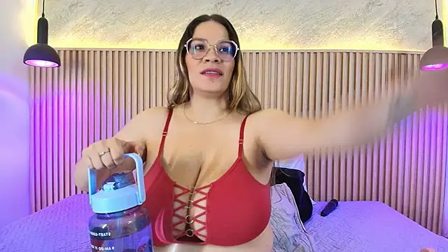 big_tits_in_your_face webcam