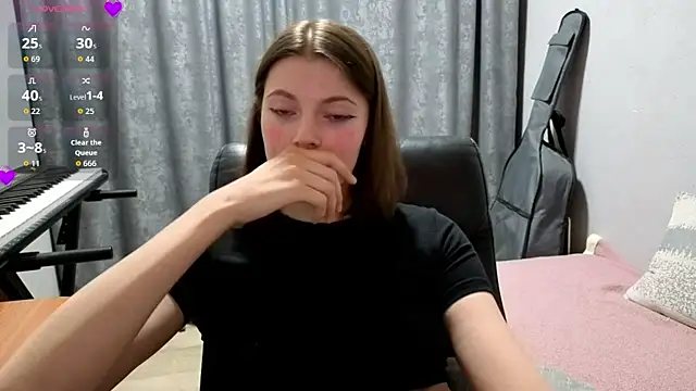 CutieAnny live cam on StripChat