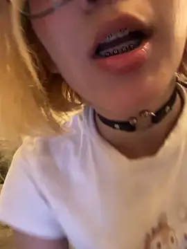 SweetBunnyGF live cam on StripChat