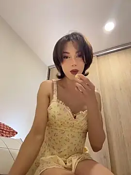 Nola - Trans webcam sex chat