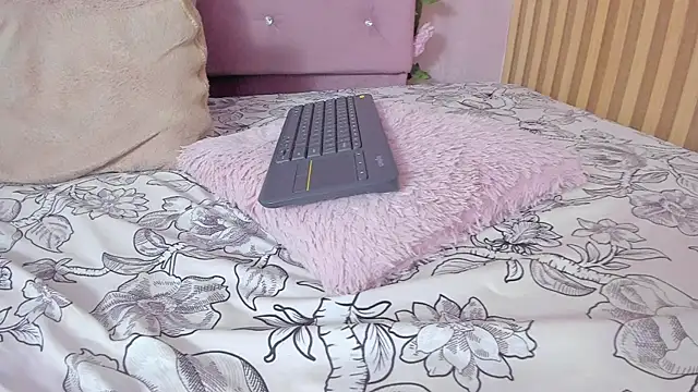 lovely__kiss__ webcam