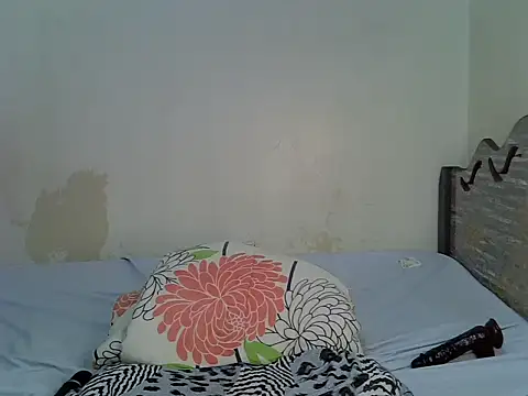 pretty_siren webcam