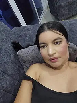 Pretty_Julieta live cam on StripChat