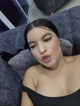 Pretty_Julieta webcam