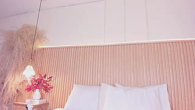 NahimiThompson webcam