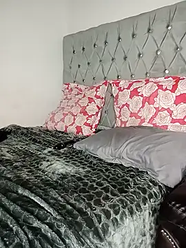 Slenderxxx2 live cam on StripChat