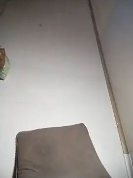 Cherry-squirtt live cam on StripChat