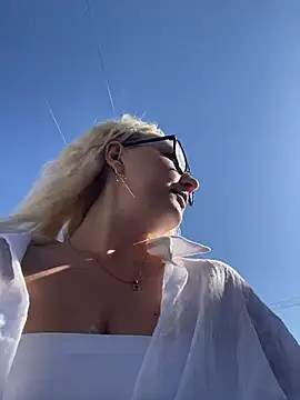 merlindave (F young) - Finger pussy/naked✌️✌️💦
