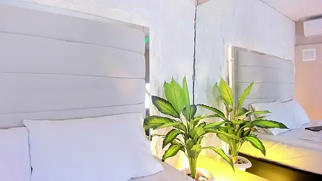 Ali_Hamilton webcam