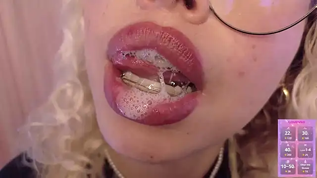 Haelycute live cam on StripChat