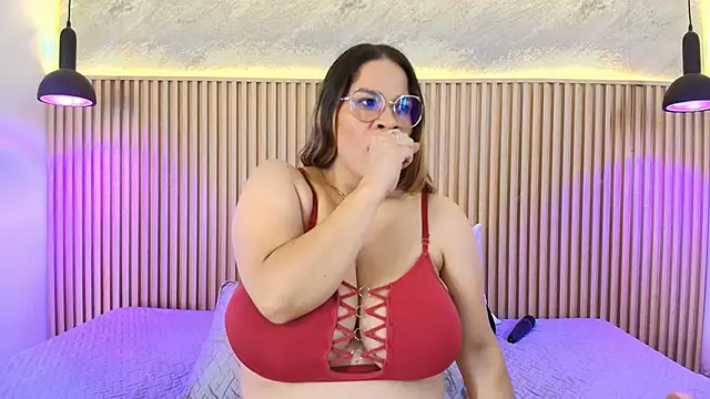 big_tits_in_your_face webcam