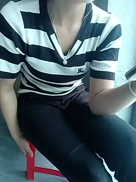 Thobaby112 live cam on StripChat