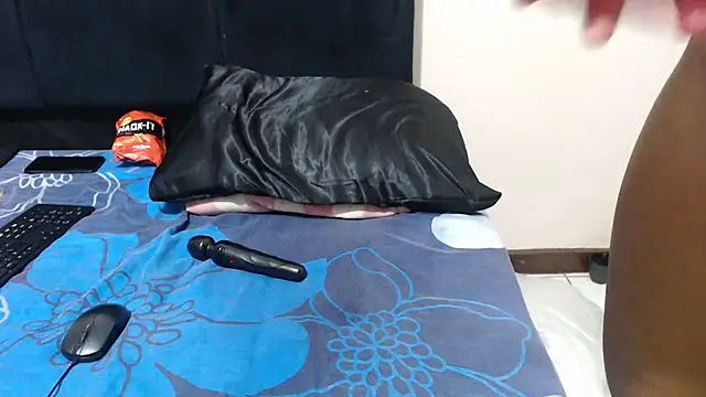 SweetHotBabby18 webcam