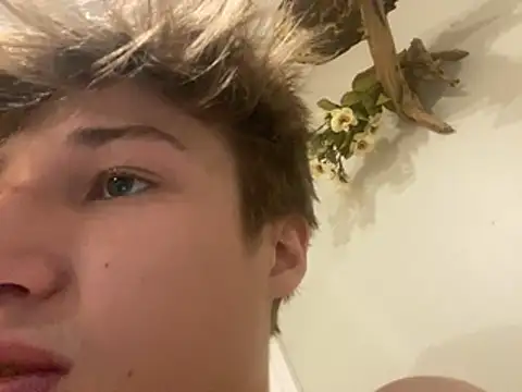yourwhiteboy1 live sex cam
