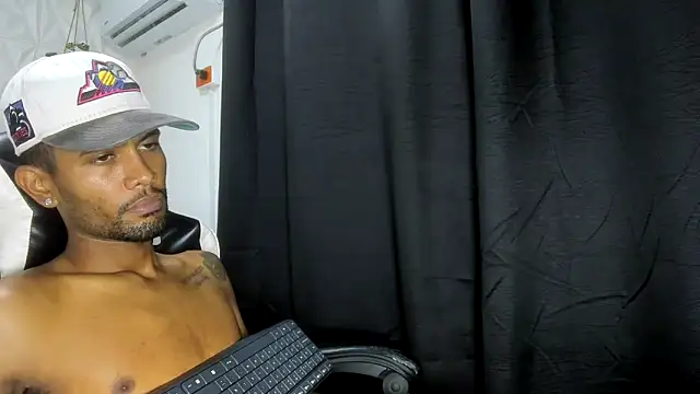saack__xx live cam on StripChat
