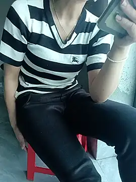 Thobaby112 live cam on StripChat