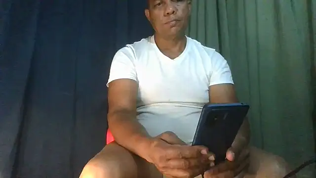 bigblackcock75 live cam on StripChat