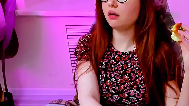 CarolGiggly webcam