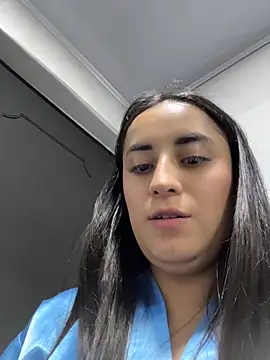 Antonella_Julieta live cam on StripChat