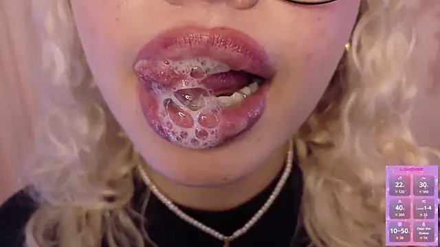Haelycute live cam on StripChat