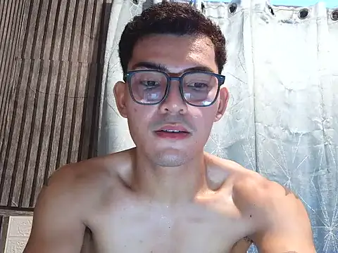 moremoreguys webcam