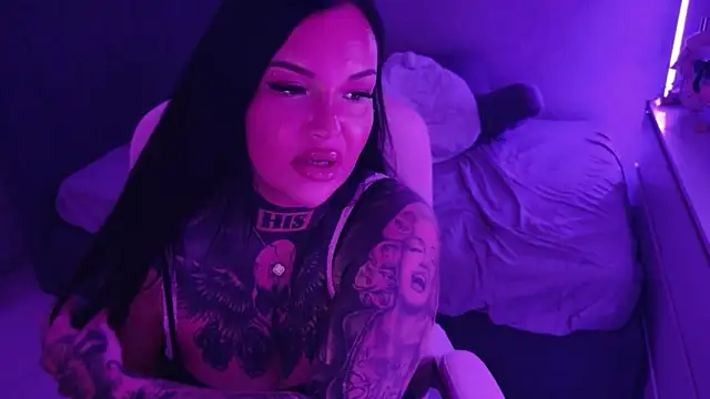 _MelinaCurves_ webcam