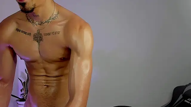 Lukeetaylor live cam on StripChat