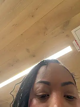 TrinitiLoveee live cam on StripChat