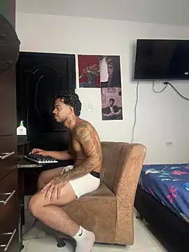 Kenny_romano live cam on StripChat