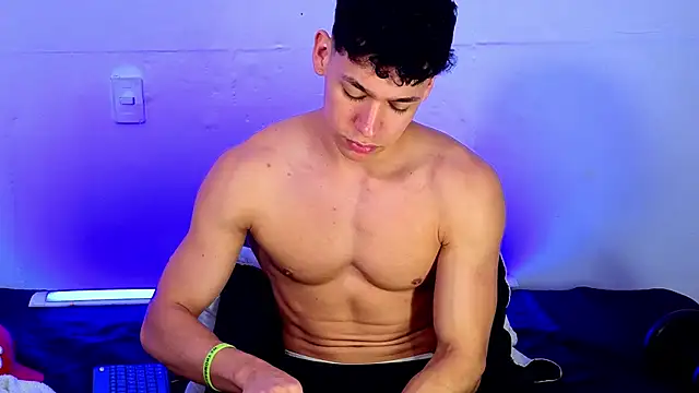 Luke_Muscle live cam on StripChat