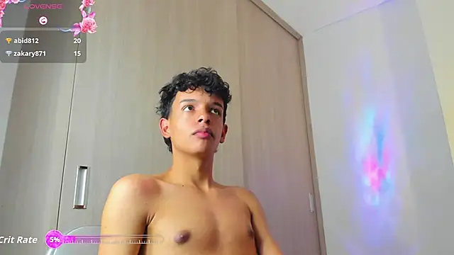 Maxfrost1 live cam on StripChat