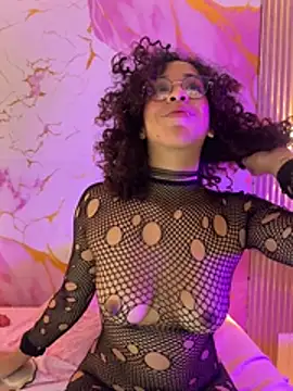Woo_isDaphne live cam on StripChat