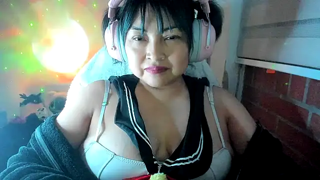 Shaddycute_ live cam on StripChat