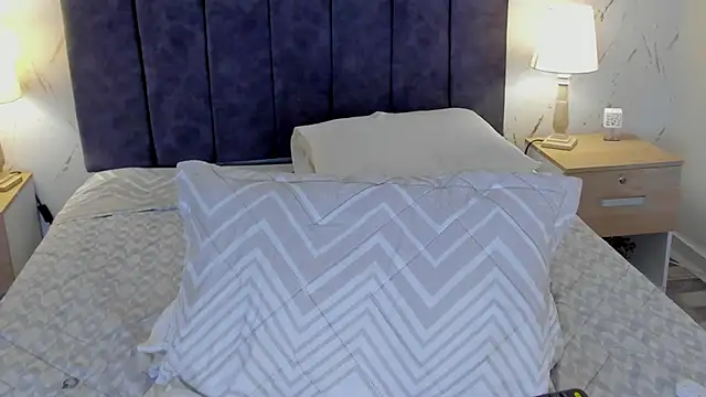Emilly_Beaumont live cam on StripChat