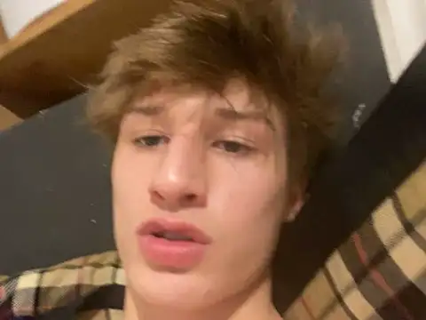 yourwhiteboy1 Live Webcam on Stripchat