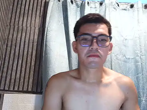 moremoreguys webcam