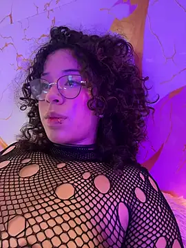 Woo_isDaphne live cam on StripChat