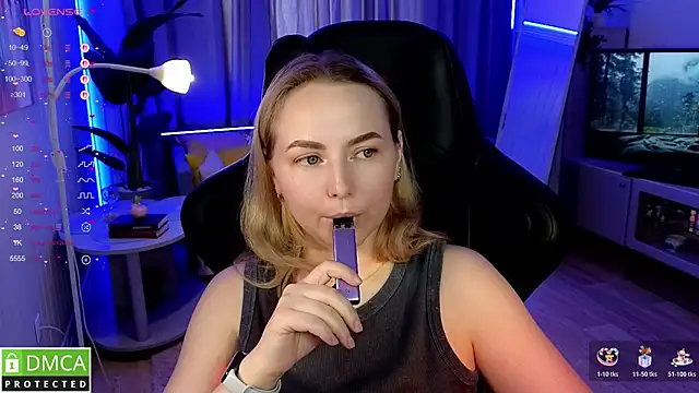 Mira_Mermayd live cam on StripChat