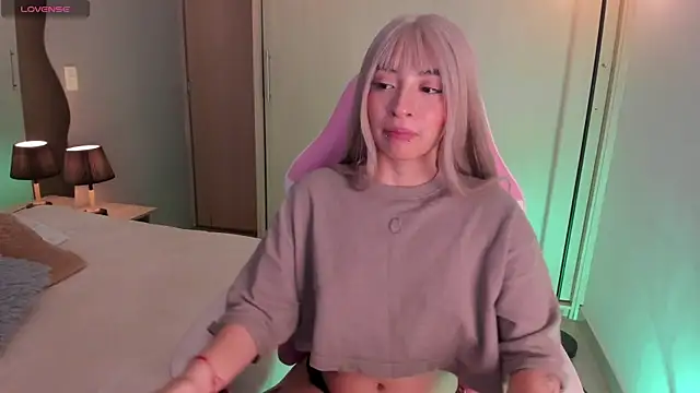 Zaray_star live cam on StripChat