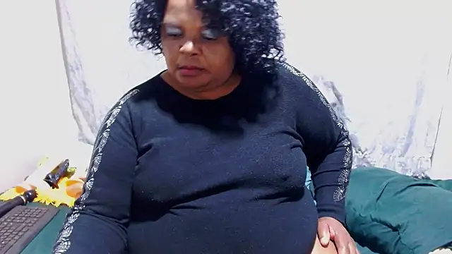 MatureBootyBabe4Uxx webcam