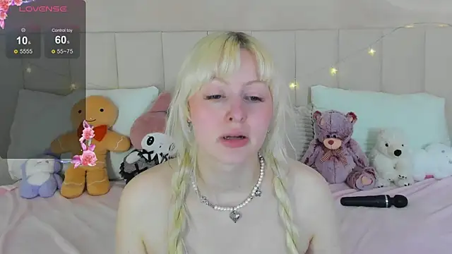 AdeleSilvy live cam on StripChat