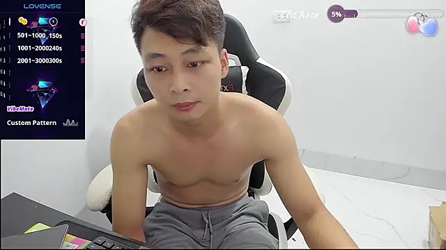 Naughty___asian live cam on StripChat