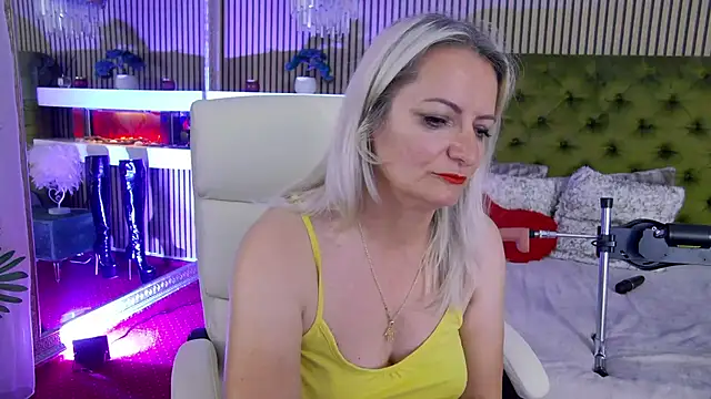 LadyTouch live cam on StripChat