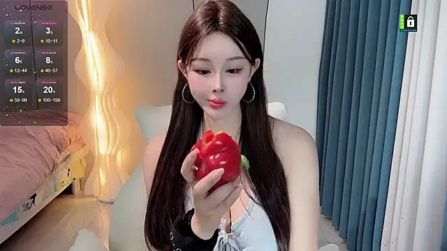HH-1 live cam on StripChat